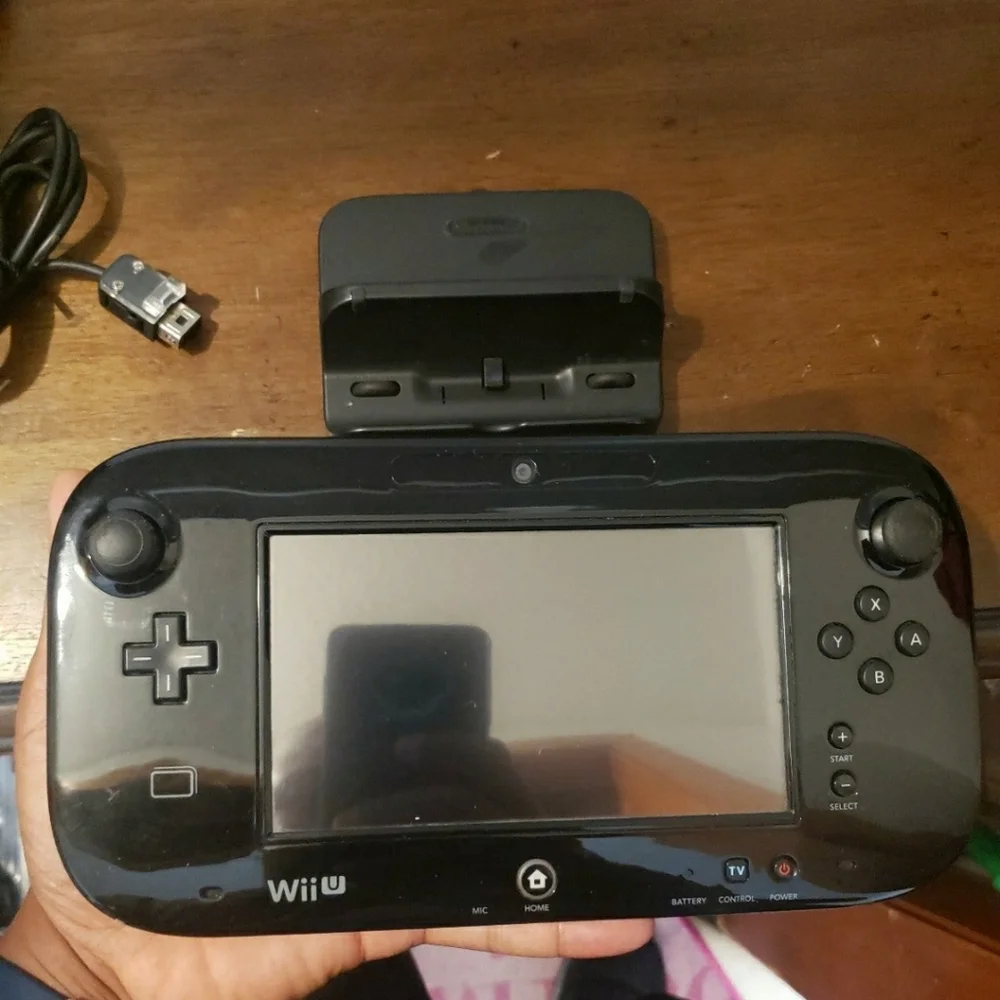 Nintendo Wii U 32GB in Black (PIKMIN!) BUNDLE